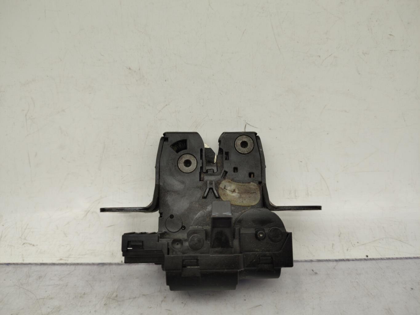 Serrure de coffre RENAULT CLIO 3 PHASE 2 Diesel - 1