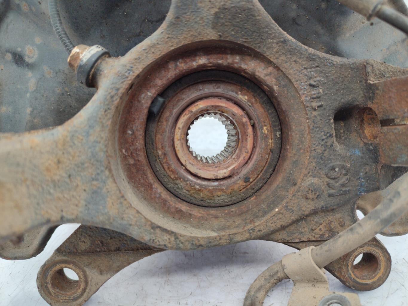 Fusee avant droit SUZUKI SWIFT 3 Diesel - 1
