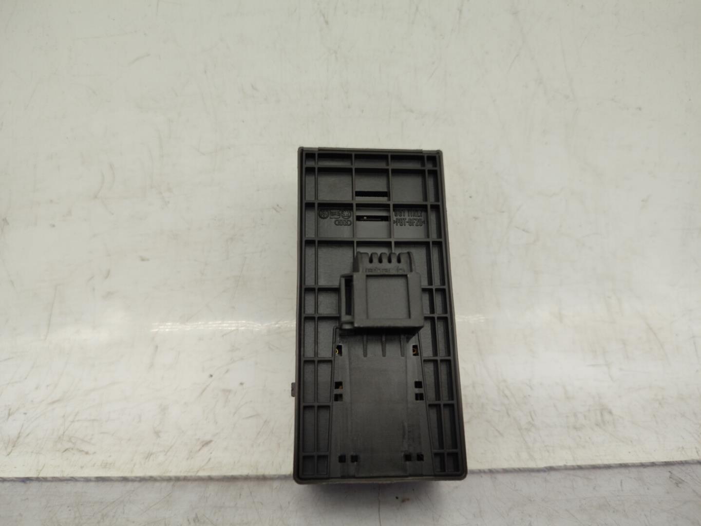 Interruttore lavacristalli anteriore sinistro AUDI A4 3 AVANT PHASE 1 BREAK Diésel - 1