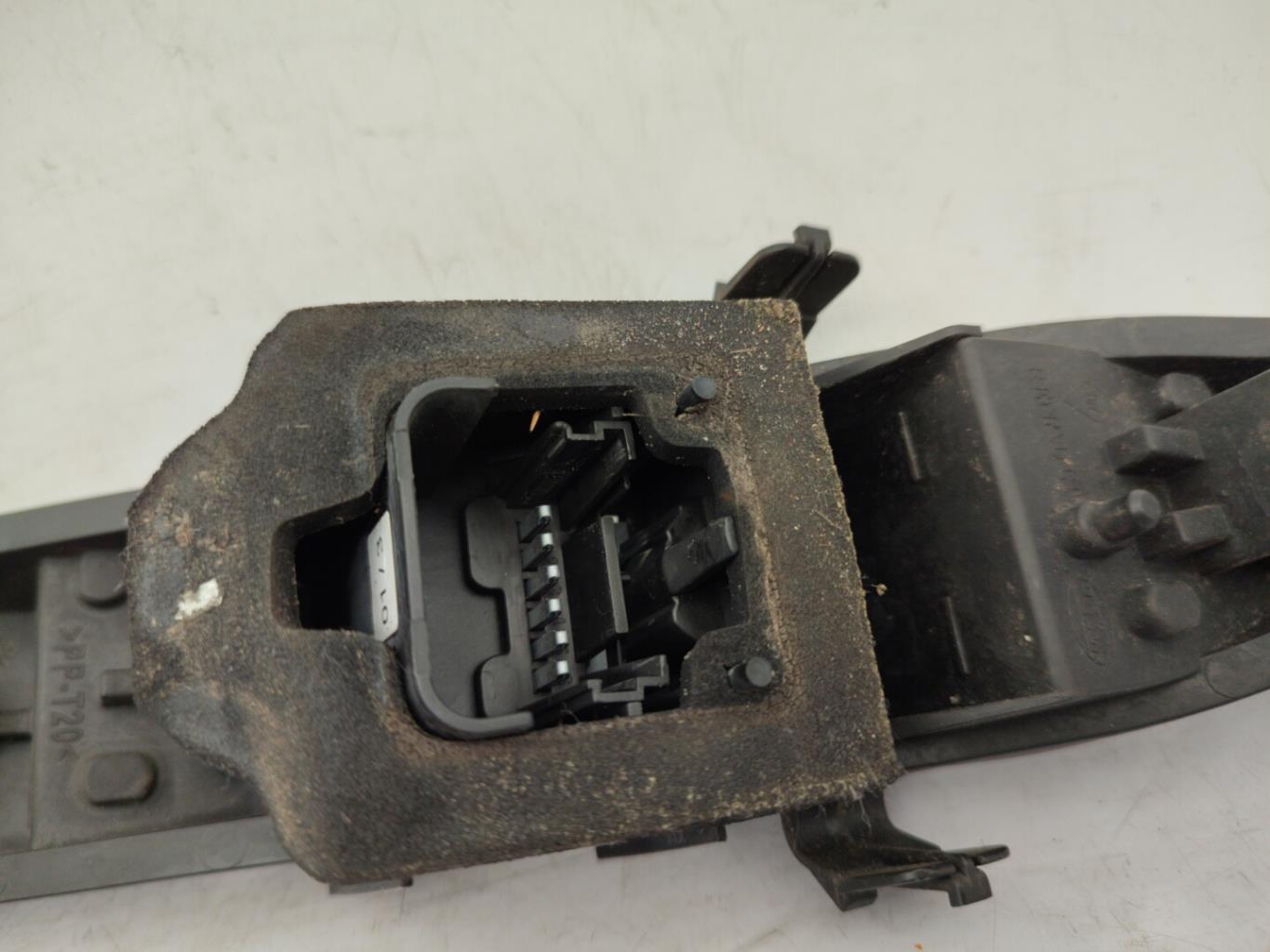 Base portalampade fanale posteriore sinistro RENAULT GRAND SCENIC 2 PHASE 1 Diésel - 1
