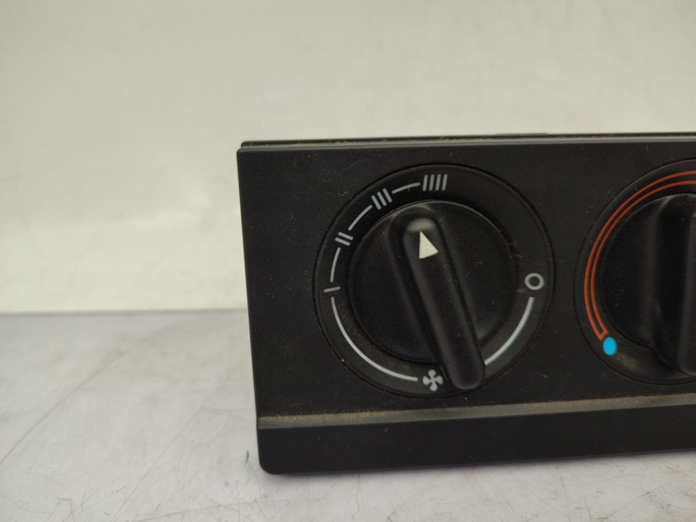 Commande chauffage AUDI 80 3 PHASE 2 Diesel - 1