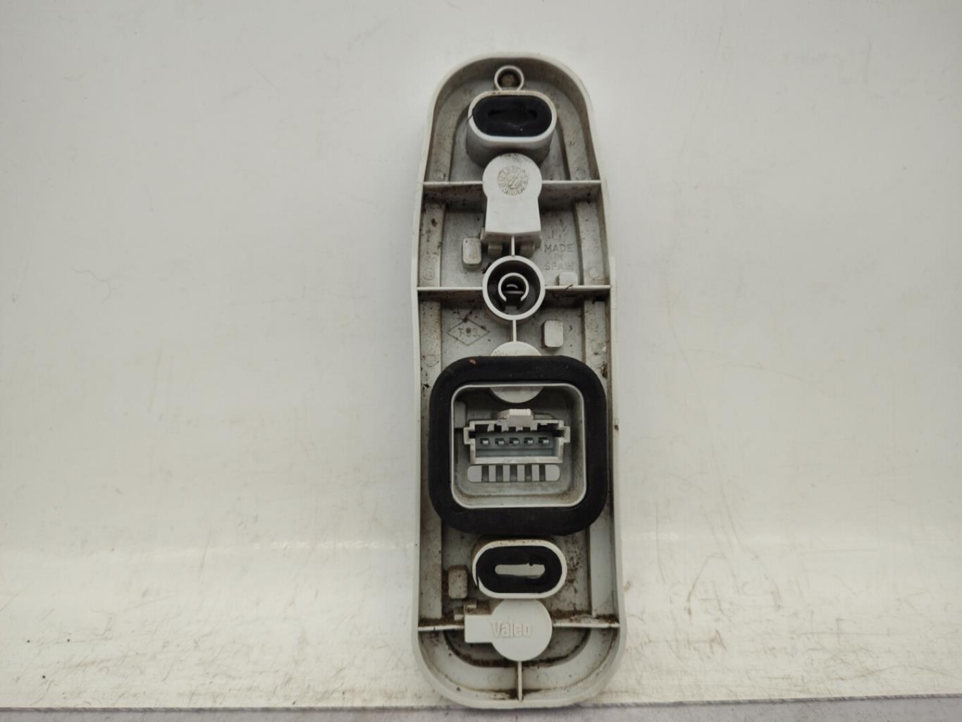 Base portalampade fanale posteriore destro RENAULT TWINGO 1 PHASE 3 Gasolina - 1