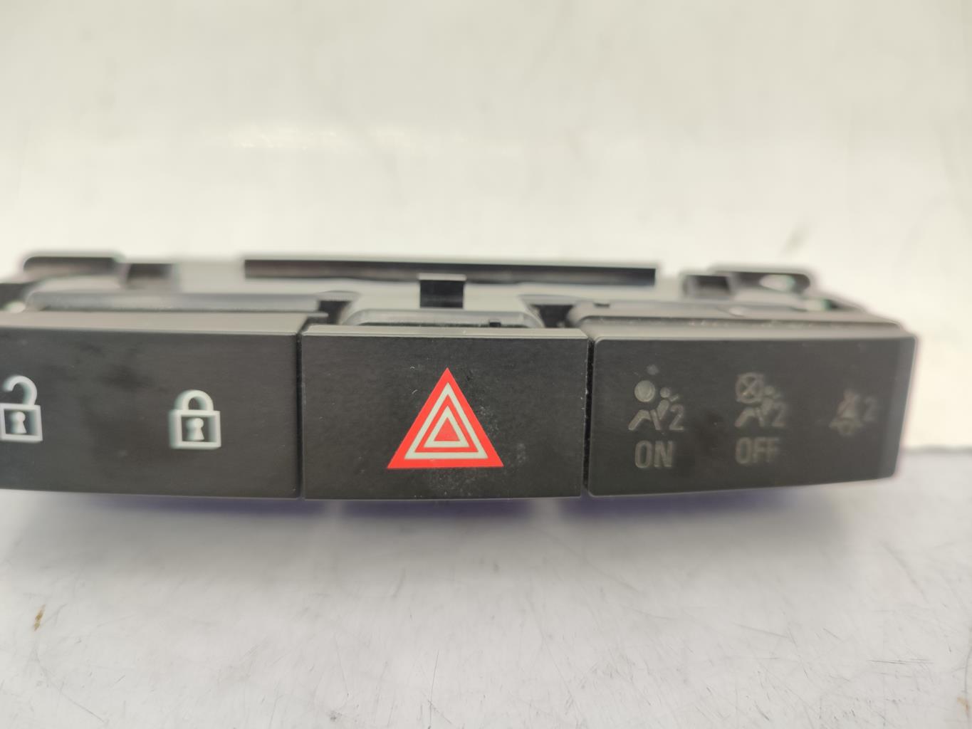 Bouton de warning OPEL ASTRA J PHASE 1 Diesel - 1