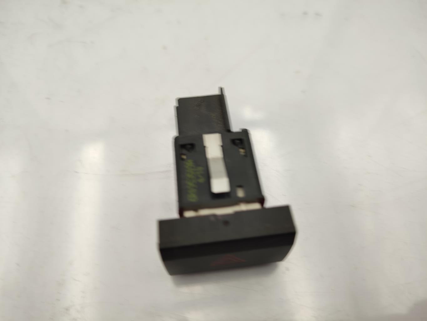 Interruttore luci emergenza VOLKSWAGEN POLO 5 PHASE 1 Diésel - 1