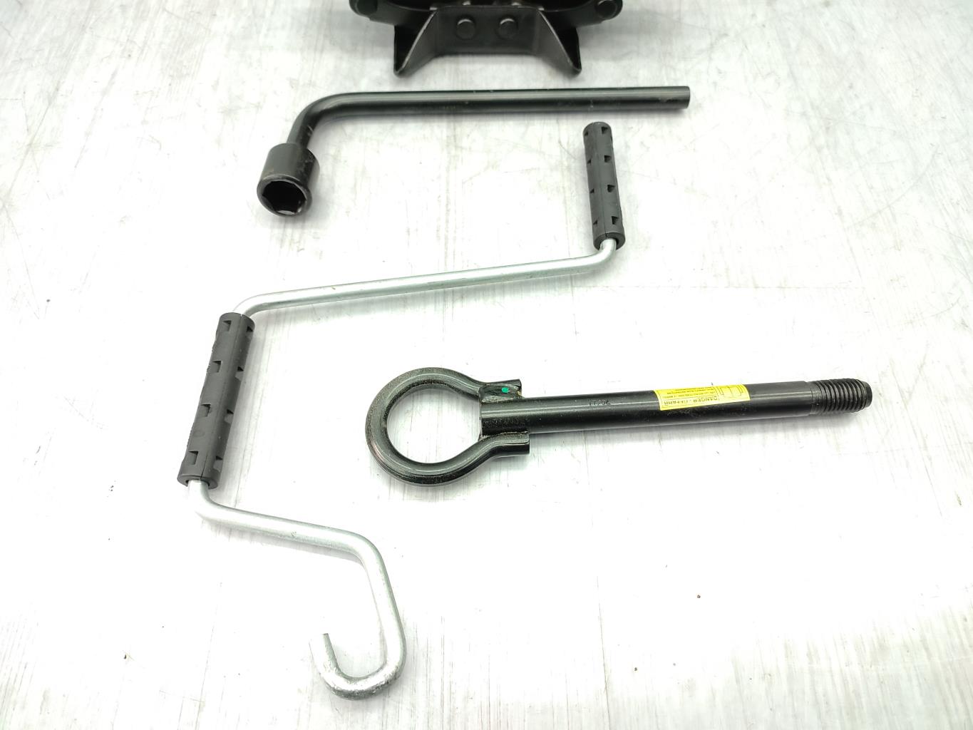 Cric (Ensemble depannage) RENAULT CLIO 2 PHASE 2 Essence - 1