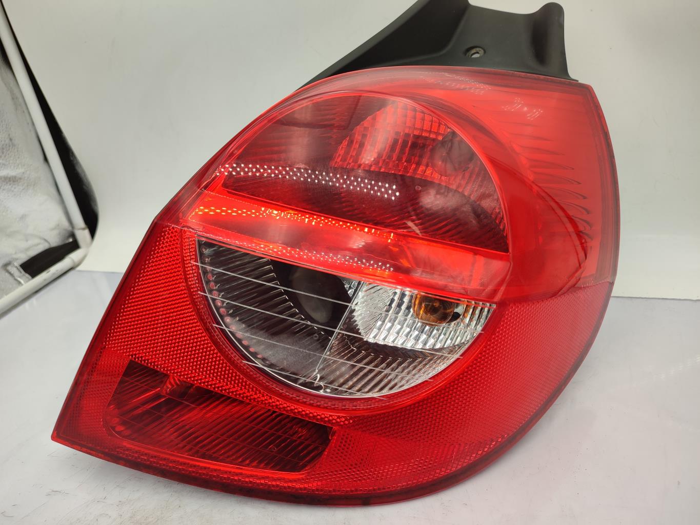 Fanale posteriore principale destro (luci) RENAULT CLIO 3 PHASE 1 Diésel - 1