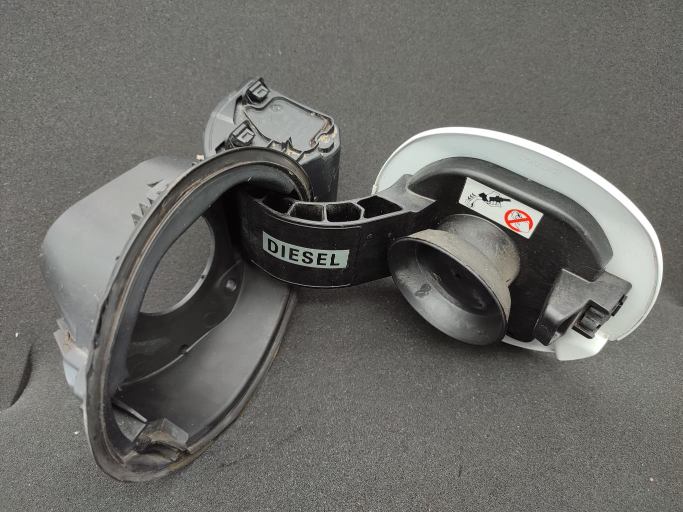 Trappe d'essence RENAULT MEGANE 3 PHASE 1 Diesel - 1