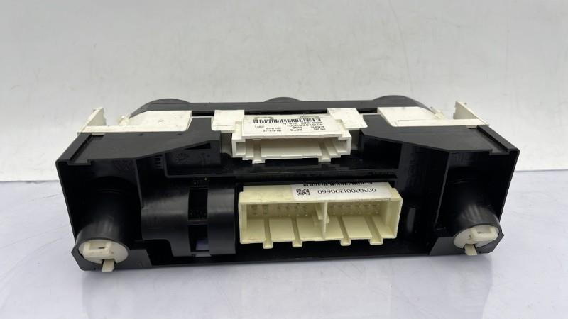 Commande chauffage VOLKSWAGEN POLO 5 PHASE 1 Essence - 1