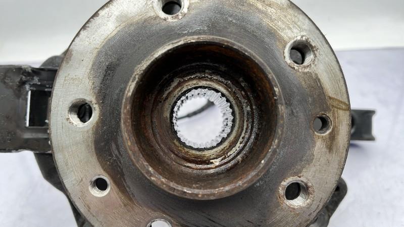 Fusee avant droit RENAULT SCENIC 3 PHASE 3 Diesel - 1