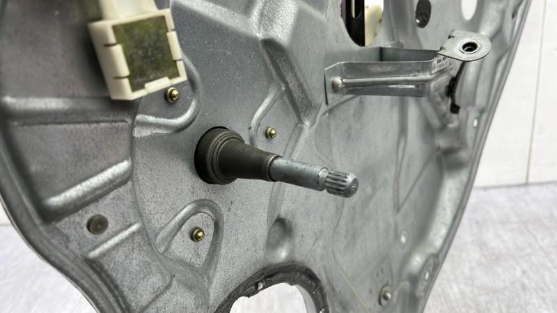 Alzacristalli manuale posteriore destro VOLKSWAGEN POLO 4 PHASE 1 Diésel - 1