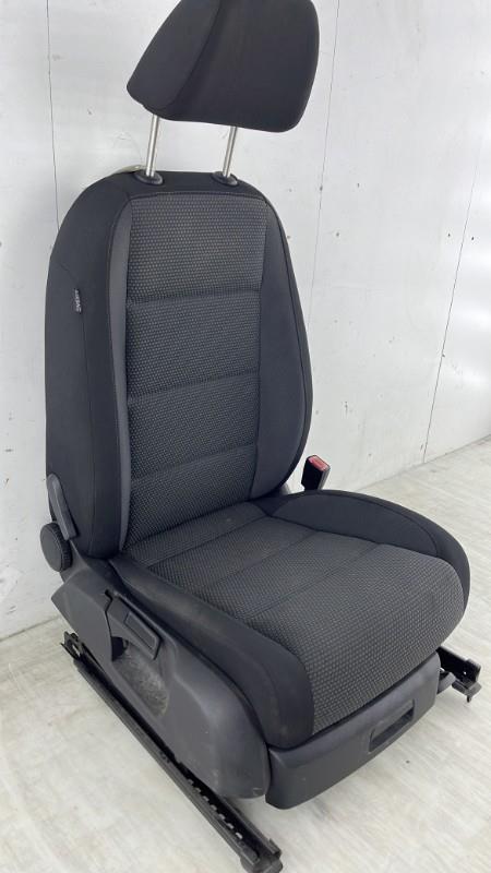 Siege avant droit VOLKSWAGEN GOLF 6 Diesel - 1