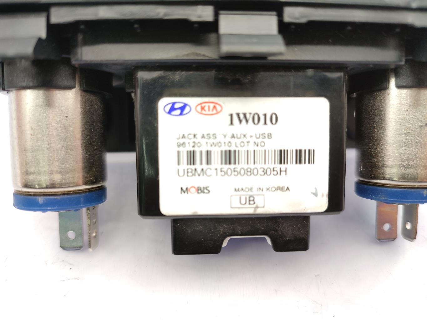 Prise port USB KIA RIO 3 PHASE 2 Essence - 1