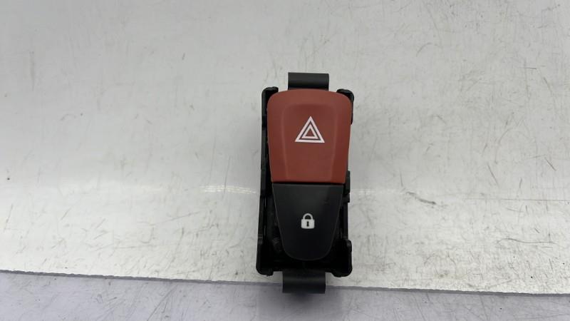 Bouton de warning RENAULT MEGANE 3 PHASE 1 Diesel - 1