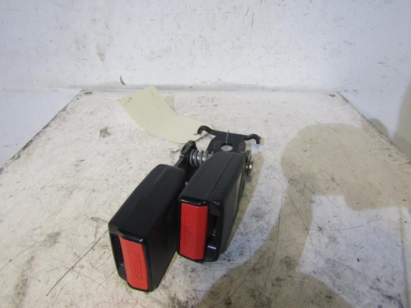 Aggancio cintura sicurezza posteriore sinistro RENAULT MEGANE 2 PHASE 1 BREAK Gasolina - 1