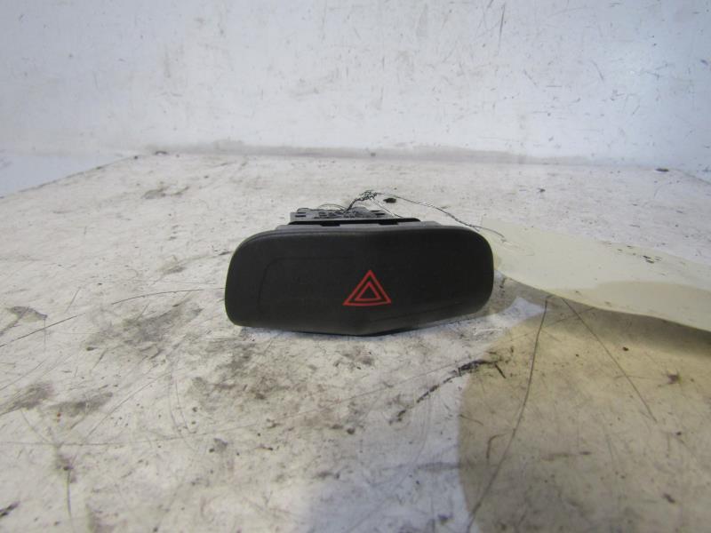 Bouton de warning NISSAN PRIMERA 4 Diesel - 1