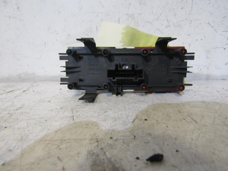 Bouton de warning RENAULT MEGANE 2 PHASE 1 BREAK Diesel - 1