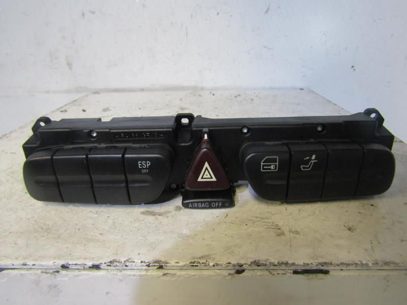 Bouton de warning MERCEDES CLASSE C 203 PHASE 1 Diesel - 1