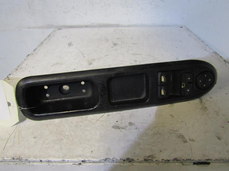 Interruttore lavacristalli anteriore sinistro PEUGEOT 407 PHASE 1 Diésel - 1
