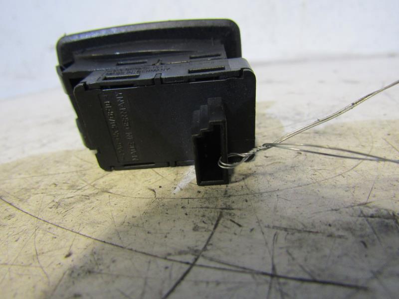 Interruttore lavacristalli posteriore destro BMW SERIE 1 E87 PHASE 2 Diésel - 1