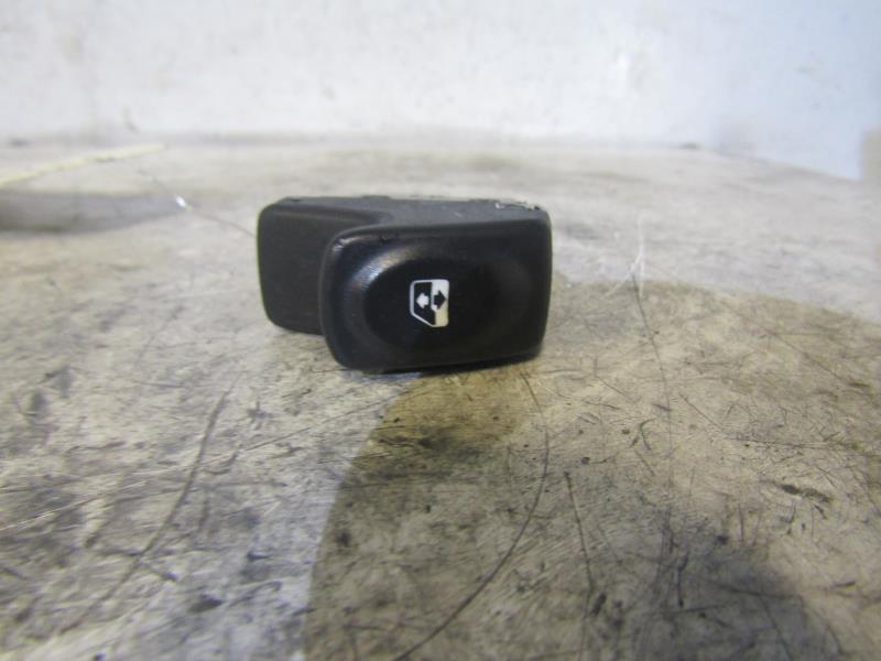 Interrupteur de leve vitre avant droit RENAULT CLIO 2 PHASE 1 Diesel - 1