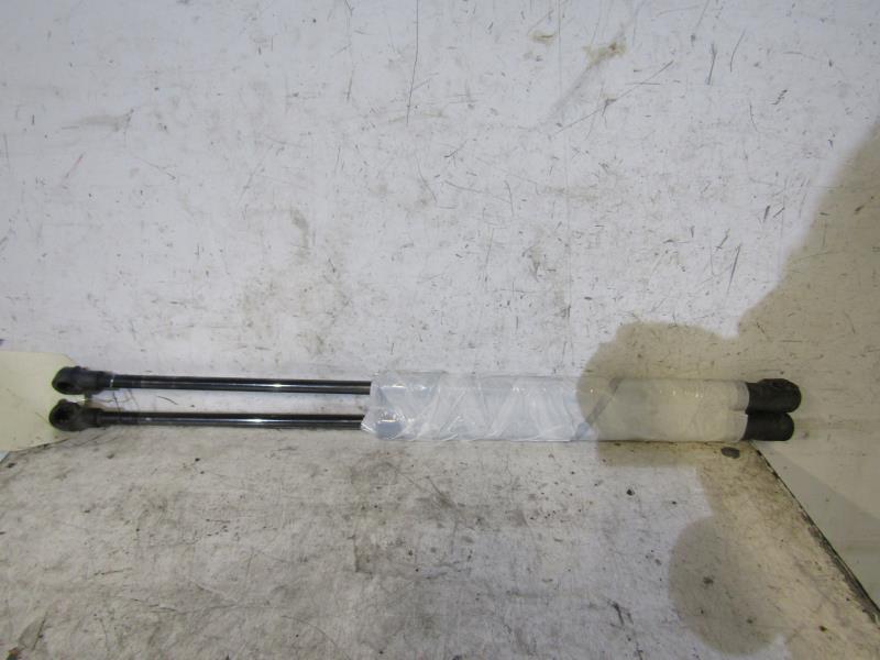 Verin de coffre BMW SERIE 1 E87 PHASE 2 Diesel - 1