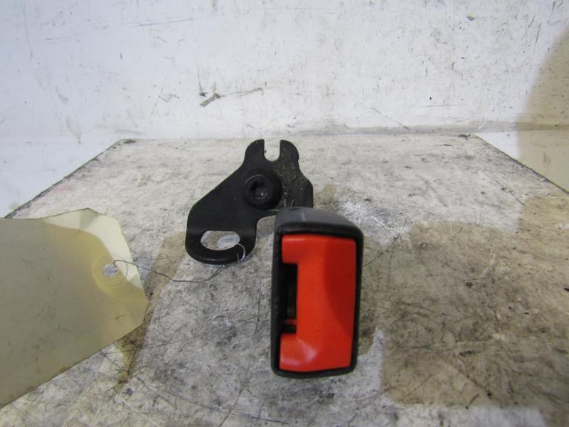 Aggancio cintura sicurezza posteriore sinistro FORD FOCUS 2 PHASE 1 Diésel - 1