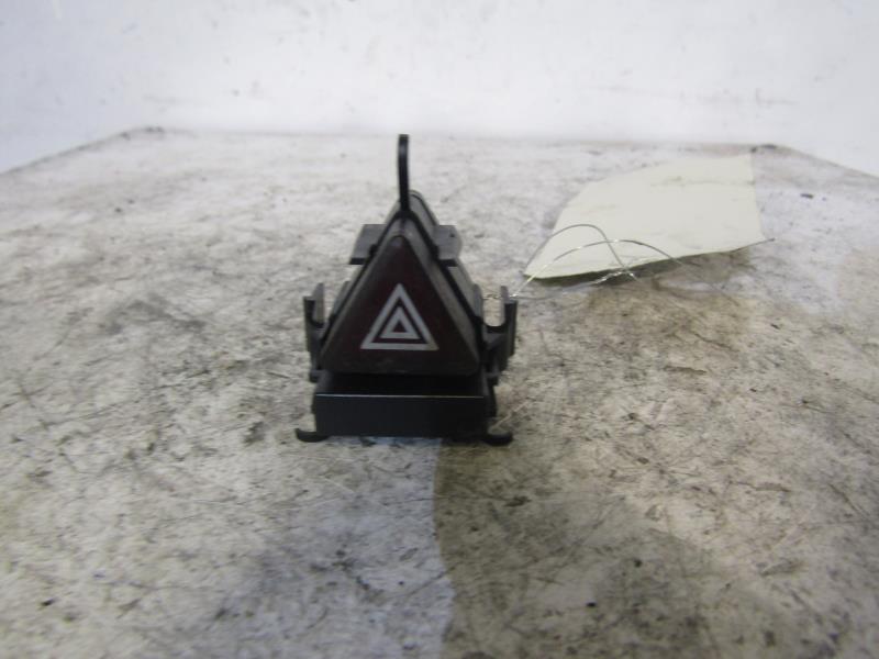 Interruttore luci emergenza MERCEDES CLASSE A 169 PHASE 1 Diésel - 1