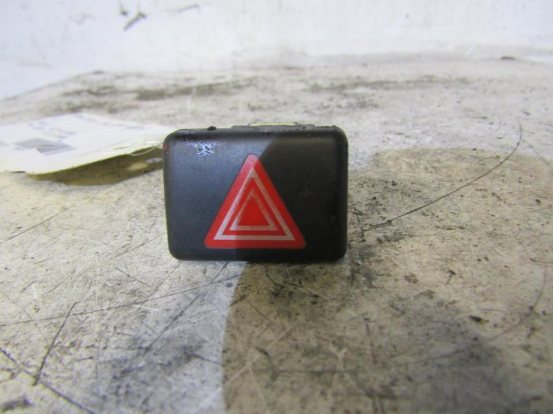 Bouton de warning AUDI A4 2 AVANT PHASE 1 BREAK Diesel - 1