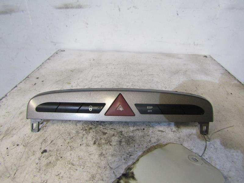 Bouton de warning PEUGEOT 308 1 PHASE 2 Diesel - 1
