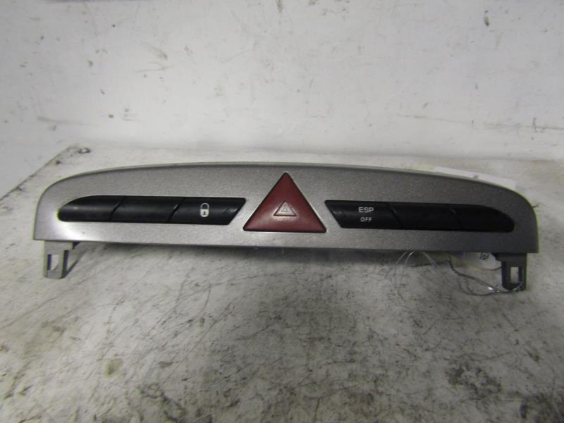 Interruttore luci emergenza PEUGEOT 308 1 SW PHASE 1 BREAK Diésel - 1