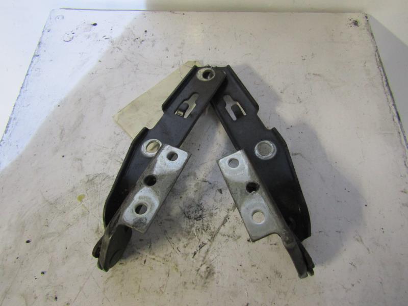 Charniere de capot AUDI A4 2 AVANT PHASE 1 BREAK Diesel - 1