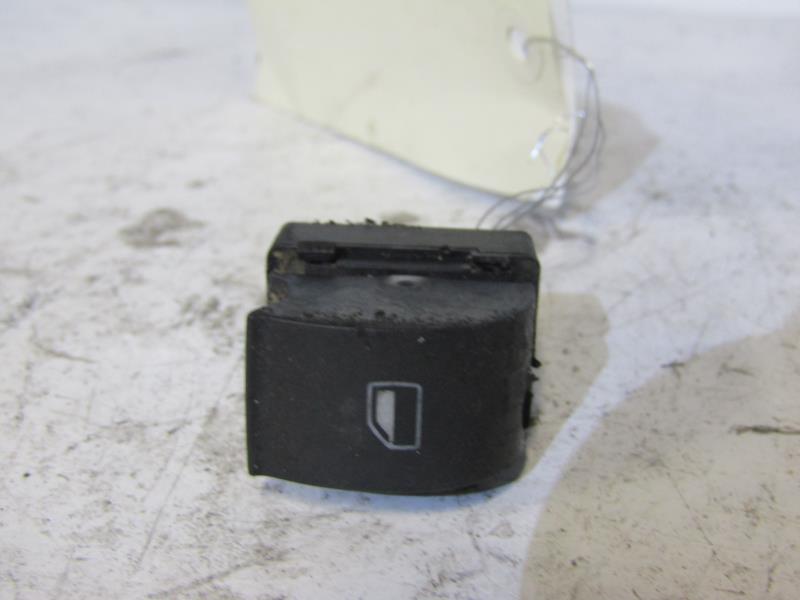 Interruttore lavacristalli posteriore sinistro AUDI A4 2 PHASE 1 Diésel - 1