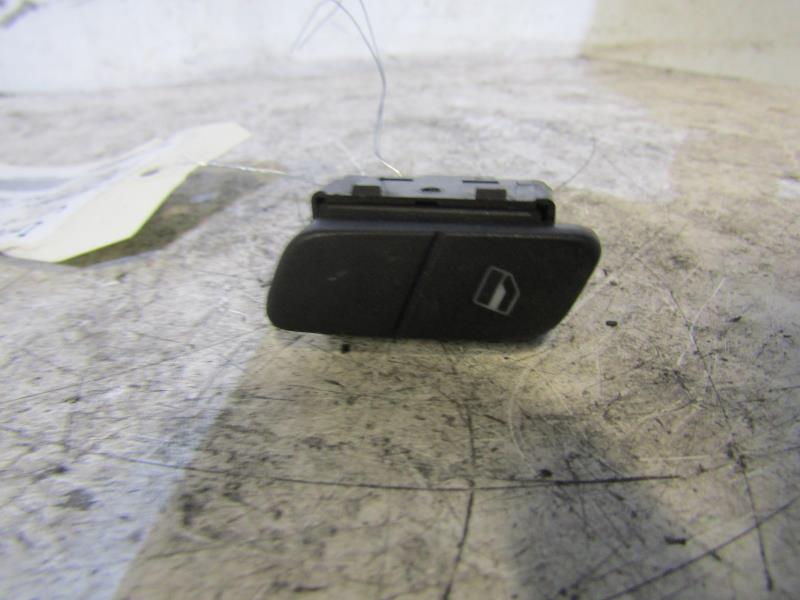 Interruttore lavacristalli anteriore destro VOLKSWAGEN POLO 4 PHASE 2 Diésel - 1