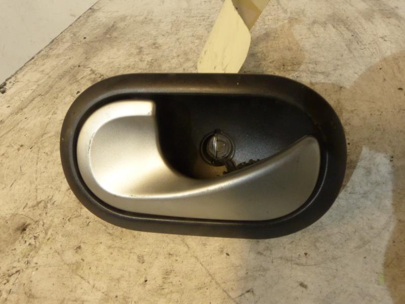 Maniglia interna posteriore sinistra RENAULT CLIO 3 PHASE 1 BREAK Diésel - 1