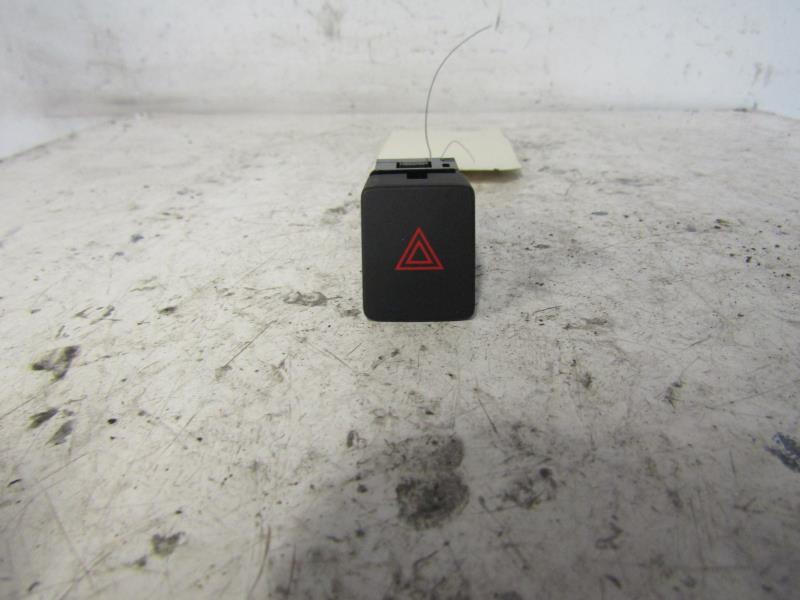 Interruttore luci emergenza NISSAN QASHQAI 2 PHASE 1 Diésel - 1