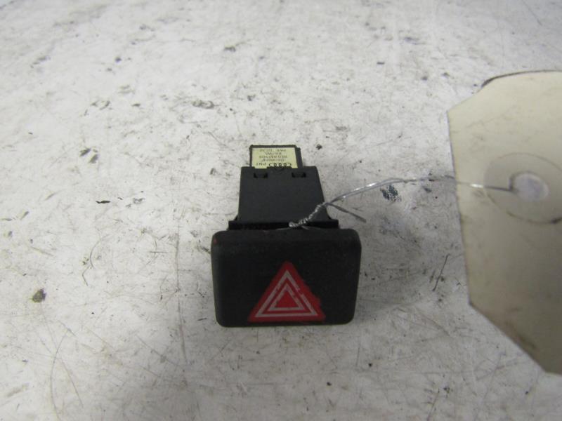Bouton de warning AUDI A4 2 PHASE 1 Diesel - 1