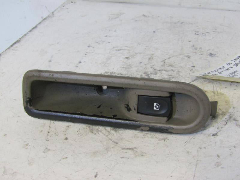 Interruttore lavacristalli posteriore sinistro RENAULT CLIO 3 PHASE 1 Diésel - 1