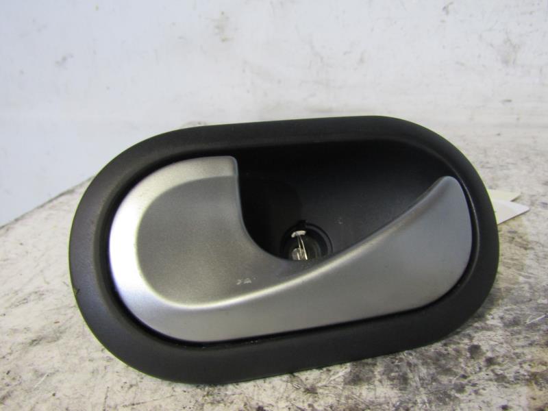 Maniglia interna posteriore sinistra RENAULT CLIO 3 PHASE 2 BREAK Diésel - 1