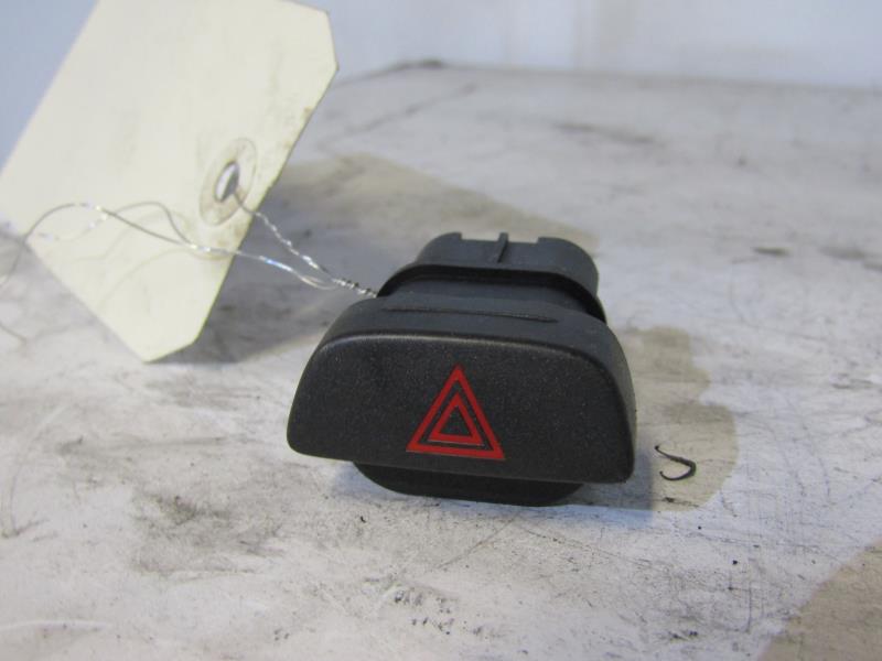 Bouton de warning FORD FIESTA 5 PHASE 2 Diesel - 1