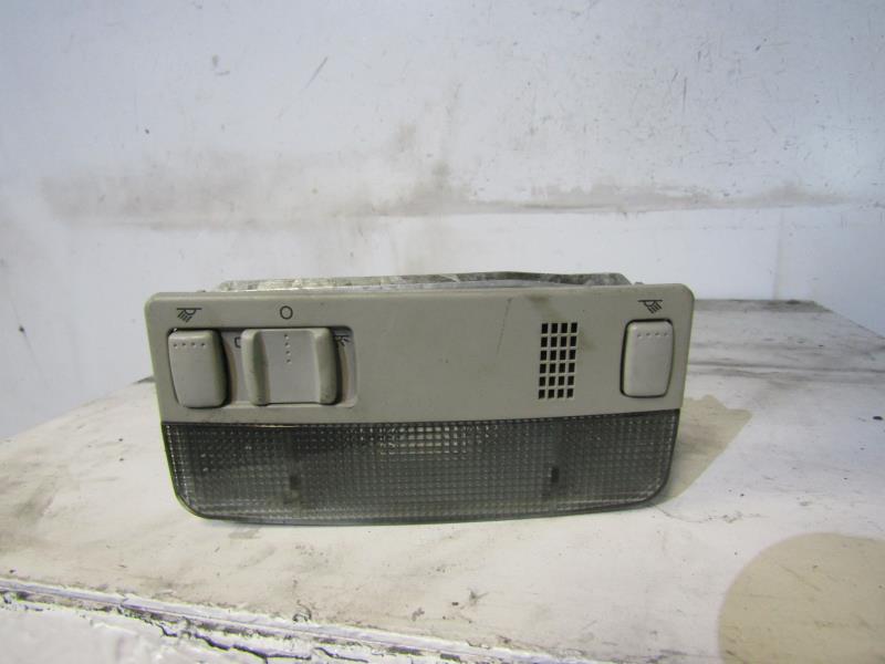 Eclairage de plafonnier VOLKSWAGEN PASSAT 4 PHASE 2 BREAK Diesel - 1