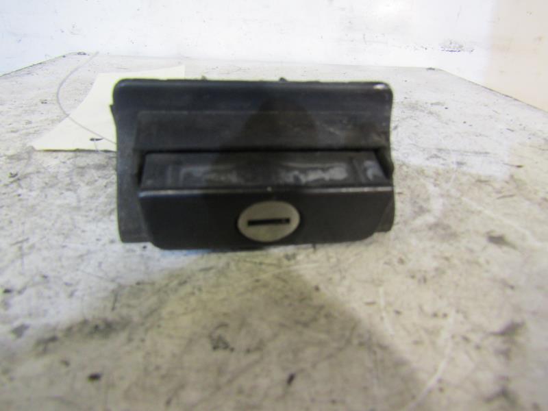 Pulsante del bagagliaio VOLKSWAGEN GOLF 3 Diésel - 1