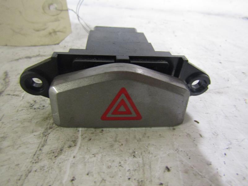 Bouton de warning KIA CARENS 2 Diesel - 1