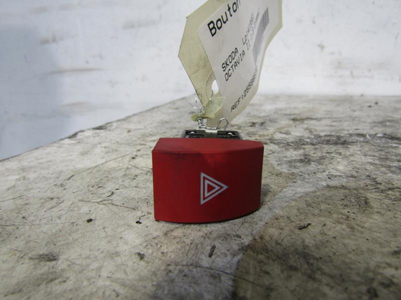 Bouton de warning SKODA OCTAVIA 2 PHASE 1 Diesel - 1