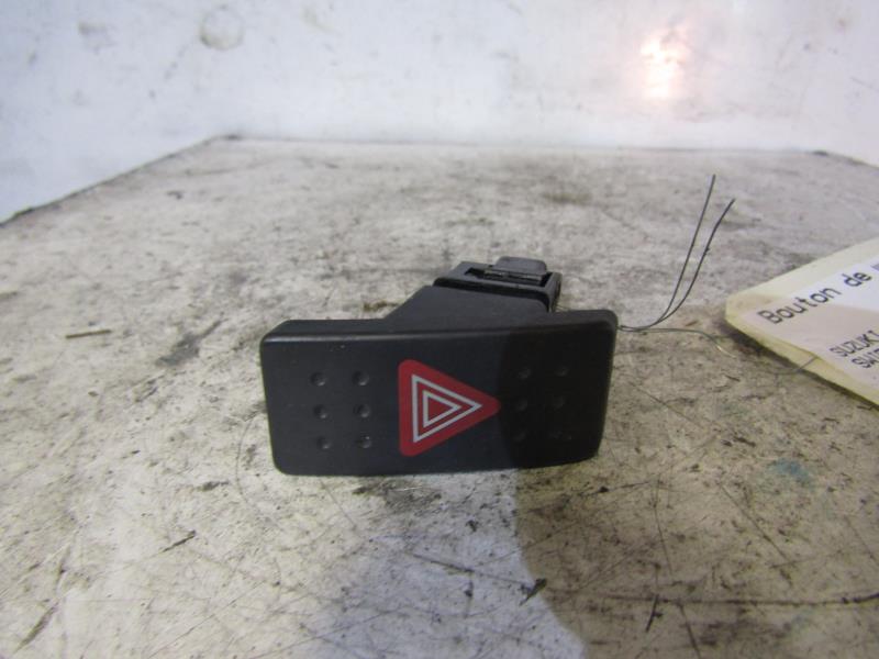Bouton de warning SUZUKI SWIFT 3 Essence - 1