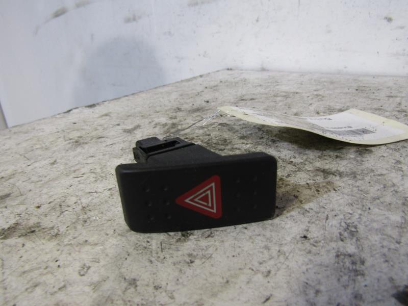 Bouton de warning SUZUKI SWIFT 3 Essence - 1