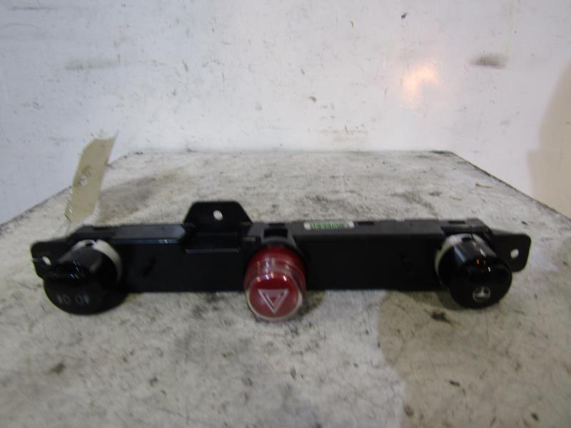 Bouton de warning FIAT 500 2 PHASE 1 Essence - 1