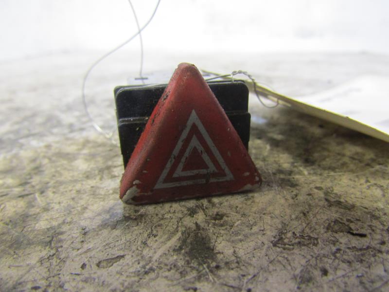 Bouton de warning AUDI A3 1 PHASE 2 Diesel - 1