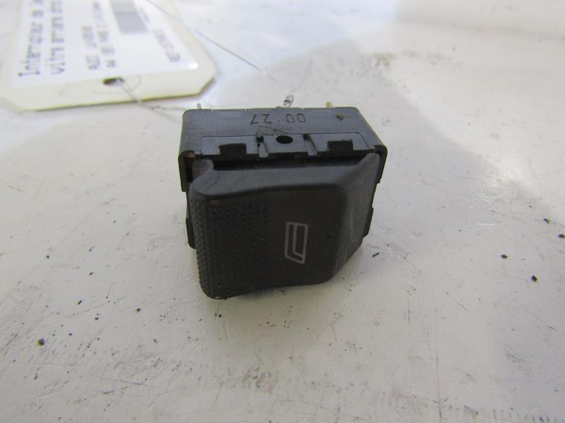 Interruttore lavacristalli posteriore destro AUDI A4 1 AVANT PHASE 2 BREAK Diésel - 1