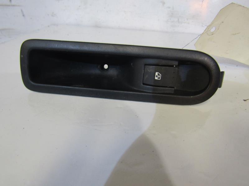 Interruttore lavacristalli posteriore destro RENAULT MEGANE 2 PHASE 2 BREAK Diésel - 1