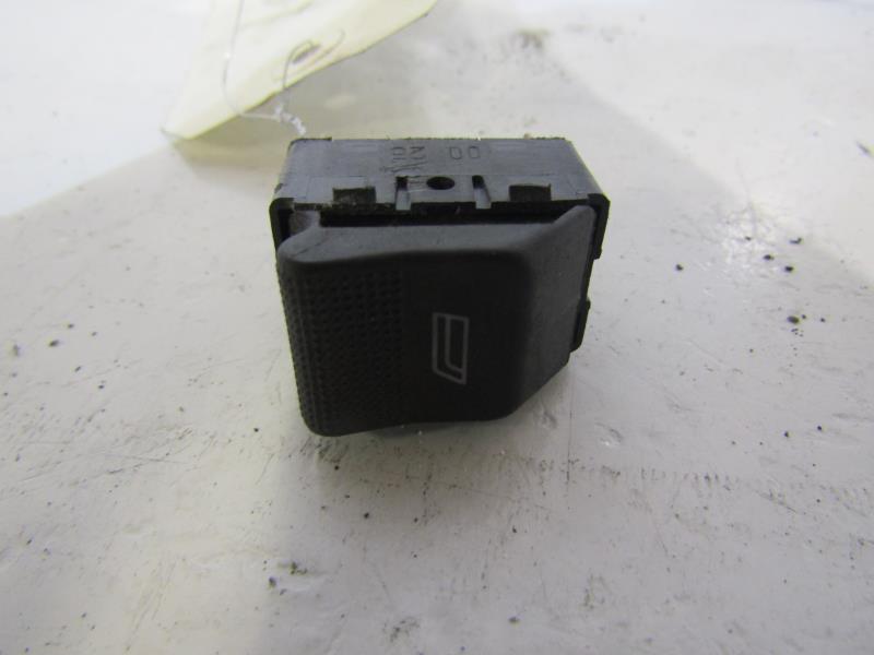 Interruttore lavacristalli anteriore destro AUDI A4 1 AVANT PHASE 2 BREAK Diésel - 1